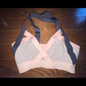 Aritzia “Community” Bralette. Size: M